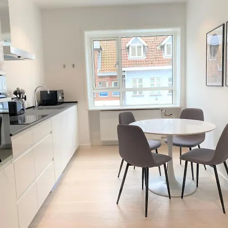 Spacious In The Heart Of Apartment